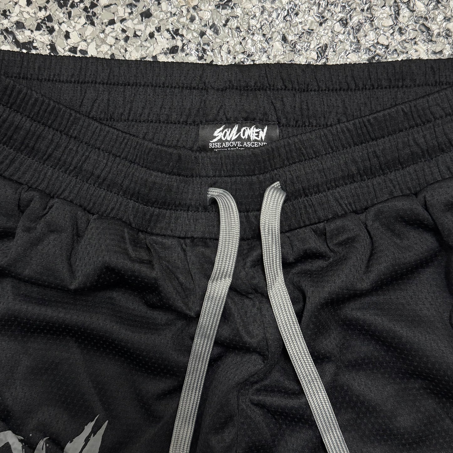 MID THIGH MESH SHORTS - BLACK / GRAY