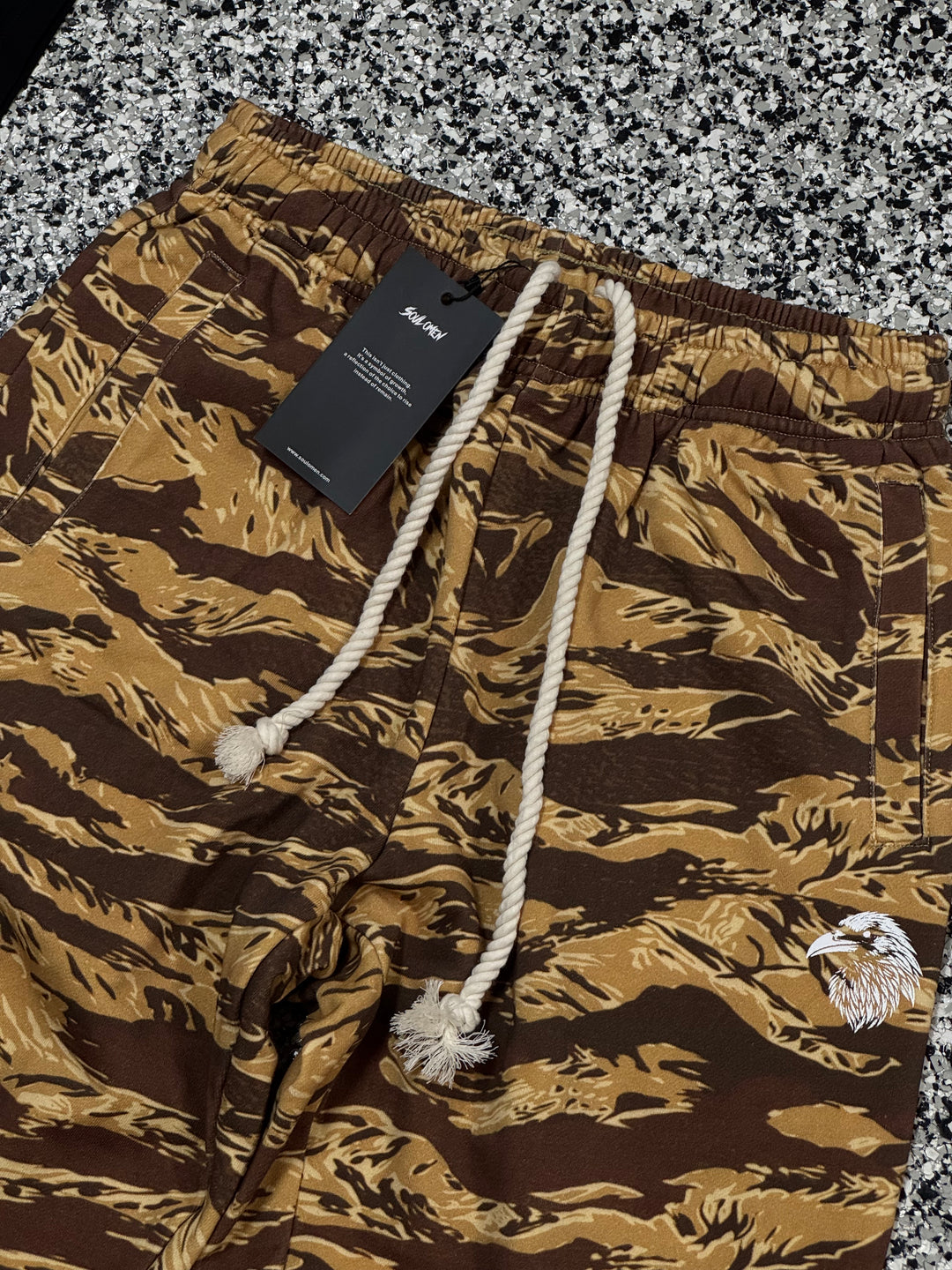 "CAMO" PREMIUM SWEATPANTS - DESERT TIGER STRIPE