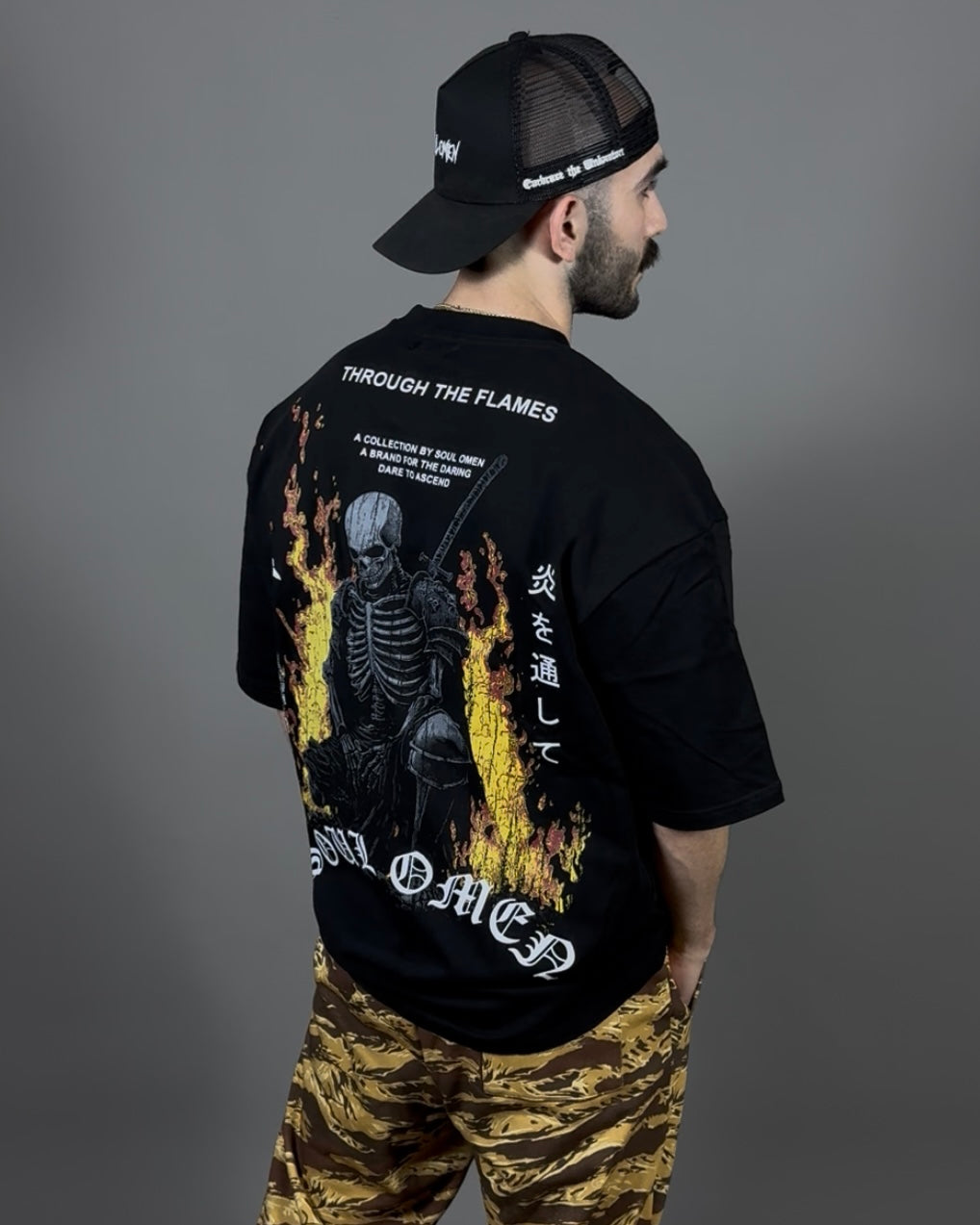 "RESILIENT" PREMIUM OVERSIZED TEE - BLACK