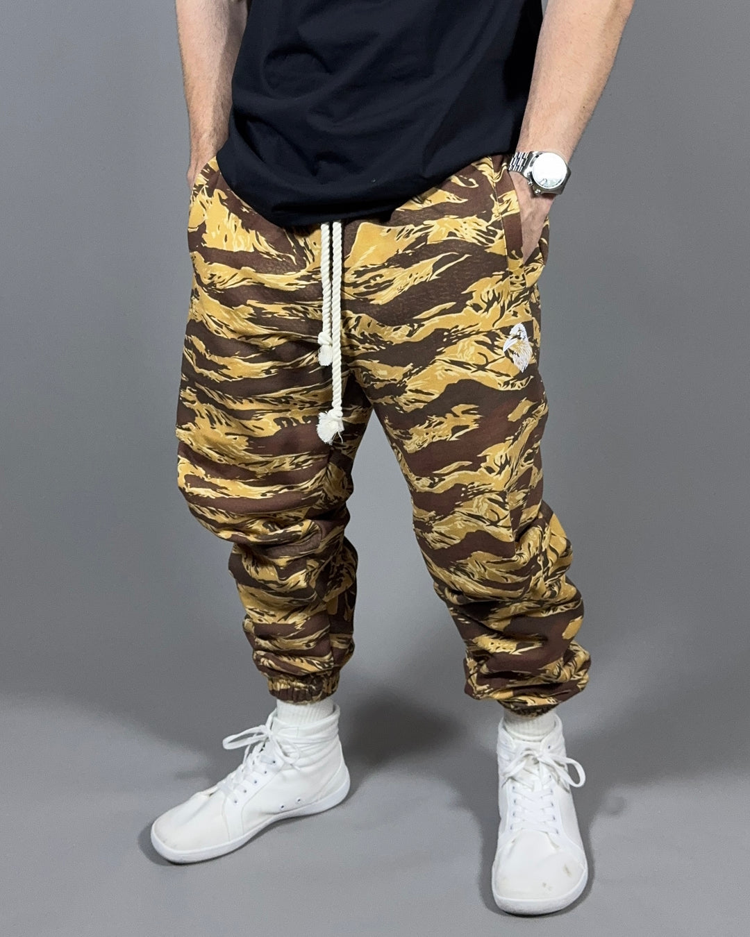 "CAMO" PREMIUM SWEATPANTS - DESERT TIGER STRIPE