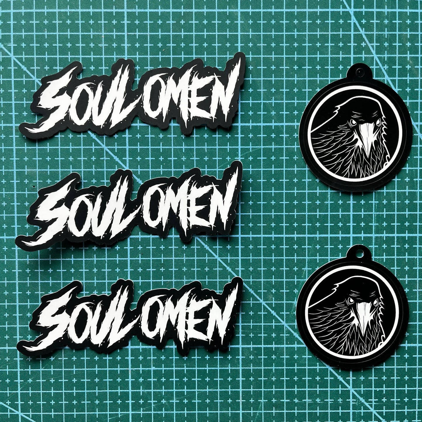"SOUL OMEN" STICKER - WHITE / BLACK